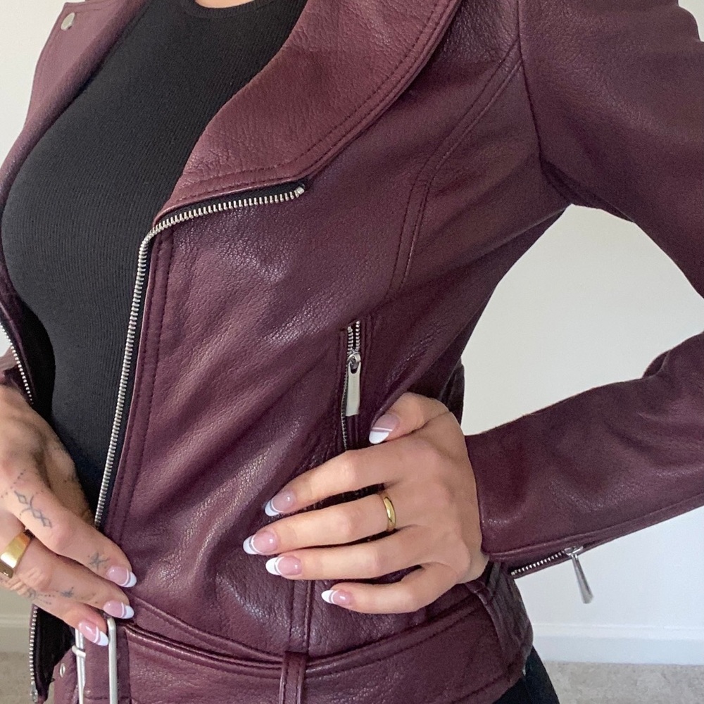 BCBG MAX AZRIA, Genuine leather, motor jacket, in a beautiful Bordeaux color